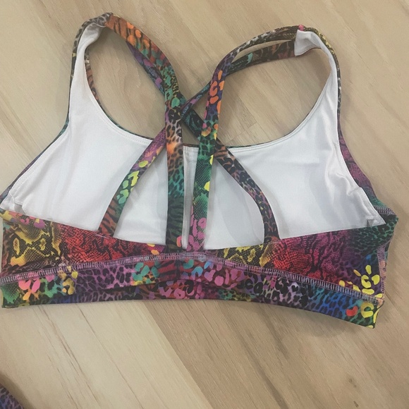 Fleo High Rise Shorts & Sports Bra - Picture 5 of 8